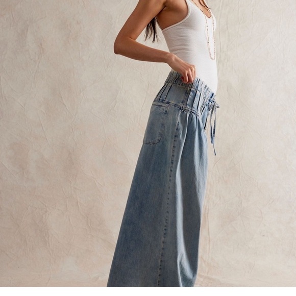 We The Free People Forget Me Knot Pull-On Pleated Wide Leg Jeans - size medium - Picture 4 of 14